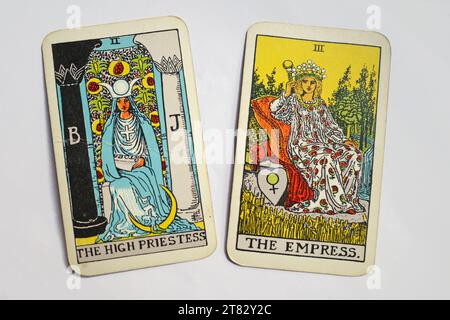 La Grande prêtresse et l'Impératrice. Deux cartes de tarot Rider Waite de l'Arcana majeur Banque D'Images