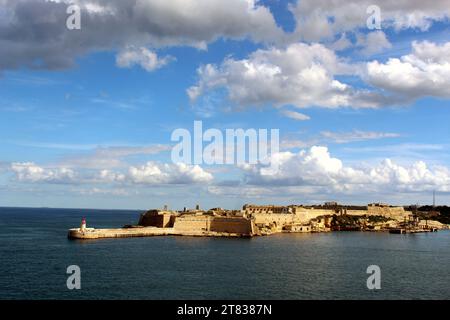 Fort Ricasoli et le Grand Port Malte de la Valette. Banque D'Images