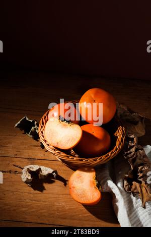 Variétés de kaki japonais, pêche fraîche du Vietnam haute résolution photo Banque D'Images