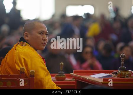 Oulan-Bator, Mongolie. 18 novembre 2023. La cérémonie d'intronisation de Lhaaramba D. Javzandorj, l'abbé en chef du monastère de Gandantechinlen, le chef du centre bouddhiste de Mongolie, a eu lieu à Batsagaan Tsogchen Dugan au 5e début de l'hiver. Crédit : Enkh-Orgil/Alamy Live News. Banque D'Images