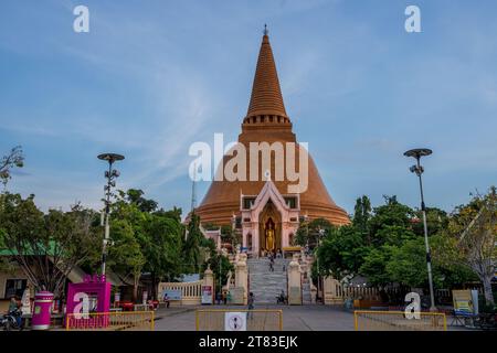 Phra Pathom Chedi Ratchaworamahawihan dans Nakhon Pathom Thaïlande Asie Banque D'Images