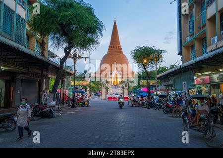 Phra Pathom Chedi Ratchaworamahawihan dans Nakhon Pathom Thaïlande Asie Banque D'Images