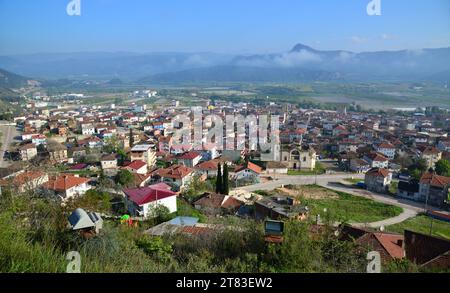 Osmaneli est une vieille ville située à Bilecik, en Turquie. Il a des maisons historiques, des églises et des mosquées. Banque D'Images