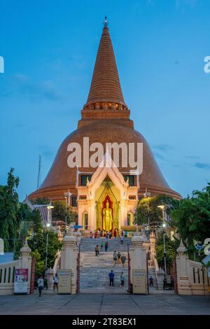 Phra Pathom Chedi Ratchaworamahawihan dans Nakhon Pathom Thaïlande Asie Banque D'Images