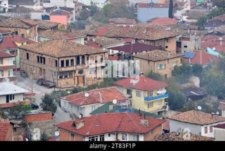 Osmaneli est une vieille ville située à Bilecik, en Turquie. Il a des maisons historiques, des églises et des mosquées. Banque D'Images
