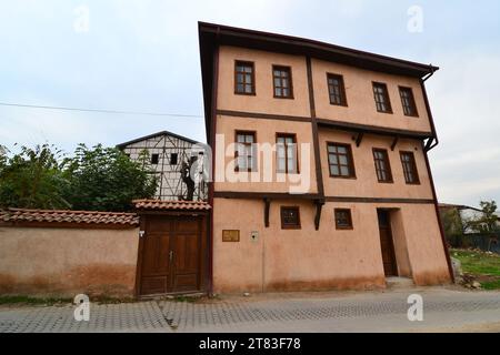 Osmaneli est une vieille ville située à Bilecik, en Turquie. Il a des maisons historiques, des églises et des mosquées. Banque D'Images