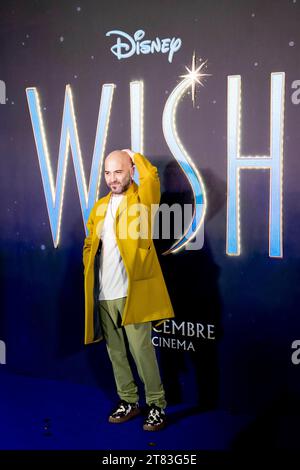 ROME, ITALIE - NOVEMBRE 17 : Giuliano Sangiorgi assiste à la première italienne de 'Wish' au Space Cinema Moderno Roma le 17 novembre 2023 à Rome, Italie. Banque D'Images