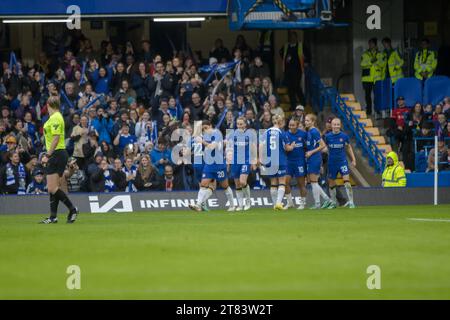 Chelsea, Royaume-Uni. 18 novembre 2023. Chelsea Celebrate prendre la tête du match de Barclays Womens Super League entre Chelsea et Liverppol à Stamford Bridge, Londres. (Tom Phillips/SPP) crédit : SPP Sport Press photo. /Alamy Live News Banque D'Images