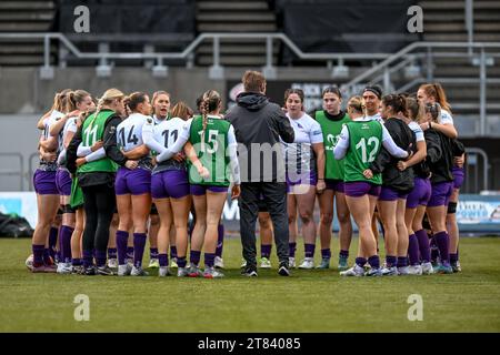 Loughborough Lightning s'est réuni avant le match des femmes Allianz Premier 15s entre Saracens Women et Loughborough Lightining au StoneX Stadium, Londres, Angleterre le 18 novembre 2023. Photo de Phil Hutchinson. Usage éditorial uniquement, licence requise pour un usage commercial. Aucune utilisation dans les Paris, les jeux ou les publications d'un seul club/ligue/joueur. Crédit : UK Sports pics Ltd/Alamy Live News Banque D'Images