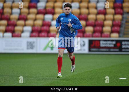 Jake Hastie de Hartlepool United se réchauffe lors du match de la Ligue nationale de Vanarama entre York City et Hartlepool United au LNER Community Stadium, Monks Cross, York, le samedi 18 novembre 2023. (Photo : Mark Fletcher | MI News) crédit : MI News & Sport / Alamy Live News Banque D'Images