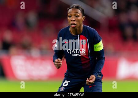 Amsterdam, pays-Bas. 15 novembre 2023. AMSTERDAM, PAYS-BAS - 15 NOVEMBRE : Grace Geyoro, du Paris Saint-Germain, se penche sur le match Groupe C - Ligue des champions féminine UEFA 2023/24 entre l'AFC Ajax et le Paris Saint-Germain au Johan Cruijff Arena le 15 novembre 2023 à Amsterdam, pays-Bas. (Photo de Joris Verwijst/Orange Pictures) crédit : Orange pics BV/Alamy Live News Banque D'Images