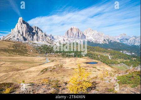 Paysage alpin près de Passo Giau dans les montagnes de dolomie d'Italie Banque D'Images