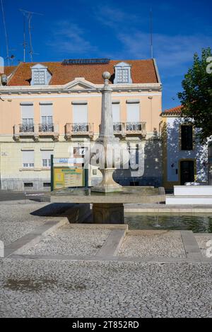 Hôtel de ville du 18e siècle. Redodndo, Portugal Redondo est une municipalité située dans le district d'Évora au Portugal. Son histoire remonte à des siècles, avec Banque D'Images