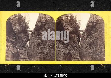 Guillaume Angleterre Premier pont Wildener de la via Mala sur la gorge de la Hinterrhein, Graubünden. Papier albumine, sur la boîte boîte / format stéréo vers 1865 Banque D'Images