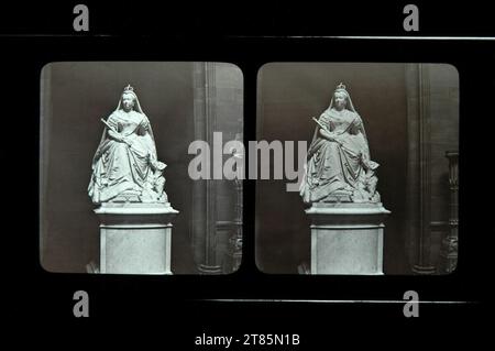 George Washington Wilson Statue de la reine Victoria ; Windsor. Diapositiv / Stereoformat vers 1880 Banque D'Images