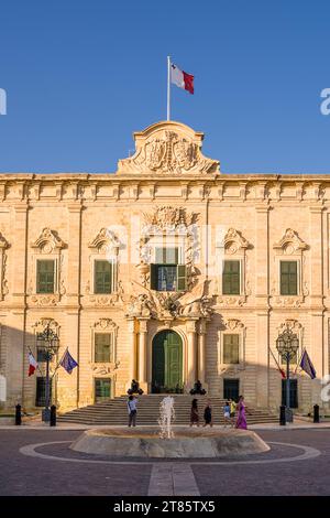 La Valette, Malte - 17 juin 2023 : façade de l'Auberge de Castille aujourd'hui la résidence du Premier ministre dans le centre de la Valette, Malte Banque D'Images