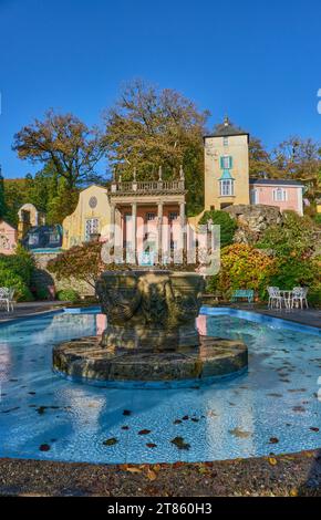 La place centrale et le pavillon gothique à Portmeirion, Gwynedd, pays de Galles Banque D'Images