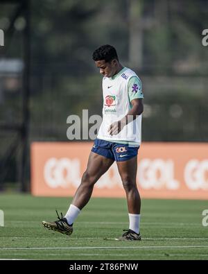 Teresopolis, Brésil. 18 novembre 2023. RJ - TERESOPOLIS - 11/18/2023 - SÉLECTION BRÉSILIENNE - ENTRAÎNEMENT 11/18/2023 - joueur ENDRICK de l'équipe nationale brésilienne pendant l'entraînement au centre d'entraînement Granja Comary. Photo : Talita Gouvea/AGIF crédit : AGIF/Alamy Live News Banque D'Images