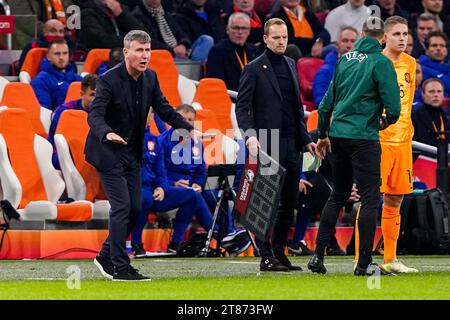 Amsterdam, pays-Bas. 18 novembre 2023. AMSTERDAM, PAYS-BAS - 18 NOVEMBRE : l'entraîneur-chef Stephen Kenny, de l'Irlande, fait des gestes lors du match du groupe B de la ronde de qualification de l'UEFA EURO 2024 entre les pays-Bas et la République d'Irlande au Johan Cruijff Arena le 18 novembre 2023 à Amsterdam, pays-Bas (photo d'Andre Weening/Orange Pictures) crédit : orange pics BV/Alamy Live News Banque D'Images