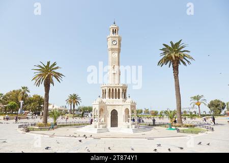 Tour de l'horloge d'Izmir, connue localement sous le nom de Saat Kulesi, située sur la place Konak Banque D'Images