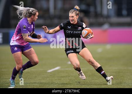 Sydney Gregson de Saracens Women avec le ballon lors du match des femmes Allianz Premier 15s entre Saracens Women et Loughborough Lightining au StoneX Stadium, Londres, Angleterre le 18 novembre 2023. Photo de Phil Hutchinson. Usage éditorial uniquement, licence requise pour un usage commercial. Aucune utilisation dans les Paris, les jeux ou les publications d'un seul club/ligue/joueur. Crédit : UK Sports pics Ltd/Alamy Live News Banque D'Images