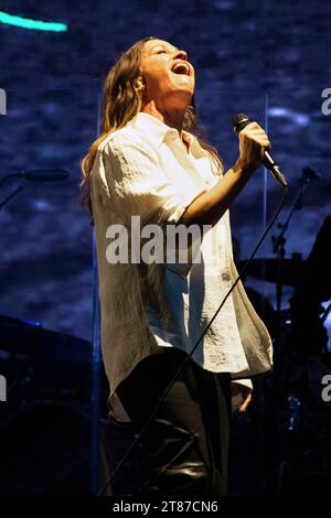 Mexico, Mexique. 17 novembre 2023. 17 novembre 2023, Mexico, Mexique : la chanteuse canadienne Alanis Morissette se produit sur scène lors de la première journée du Festival de musique Corona Capital 2023 à Autodromo Hermanos Rodriguez. Le 17 novembre 2023 à Mexico, Mexique. (Photo d'Essene Hernandez/ crédit : EYEPIX Group/Alamy Live News Banque D'Images