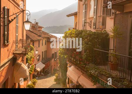 Bellagio Italie célèbre rue Salita Serbelloni par une journée ensoleillée Banque D'Images