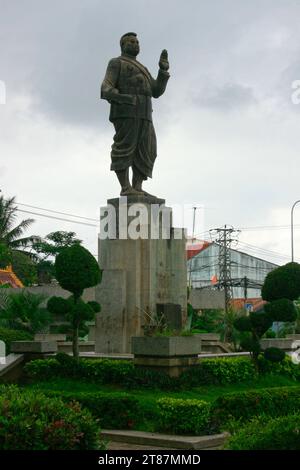 Statue du roi Sisavang Vong (1904-59) à Vientiane, Laos. Banque D'Images