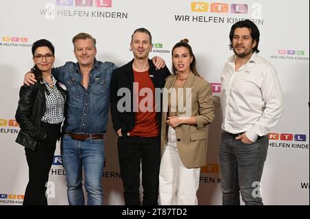 Schauspieler Tatjana Clasing, Andre Dietz, Marc Dumitru, Alexandra Fonsatti und Francisco Medina, l-r, nehmen am 28. RTL Spendenmarathon wir helfen Kindern 2023 teil *** les acteurs Tatjana Clasing, Andre Dietz, Marc Dumitru, Alexandra Fonsatti et Francisco Medina, l r, participent au téléthon RTL wir helfen Kindern 2023 28 crédit : Imago/Alamy Live News Banque D'Images