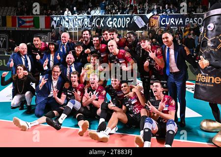 Padoue, Italie. 18 novembre 2023. Équipe Pallavolo Padova lors de Pallavolo Padova vs Rana Verona, Volleyball Italian Serie A Men Superleague Match à Padoue, Italie, novembre 18 2023 crédit : Agence photo indépendante/Alamy Live News Banque D'Images