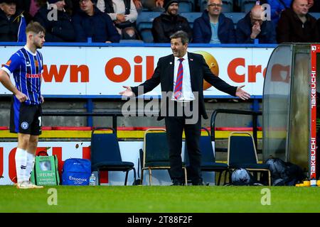 Crown Oil Arena, Rochdale, Angleterre - 18 novembre 2023 Tommy Widdrington Manager of Aldershot Town - pendant le match Rochdale v Aldershot, National League, 2023/24, Crown Oil Arena, Rochdale, Angleterre - 18 novembre 2023 crédit : Arthur Haigh/WhiteRosePhotos/Alamy Live News Banque D'Images