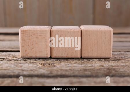 Organisation internationale de normalisation. Cubes avec l'abréviation ISO sur la table en bois Banque D'Images