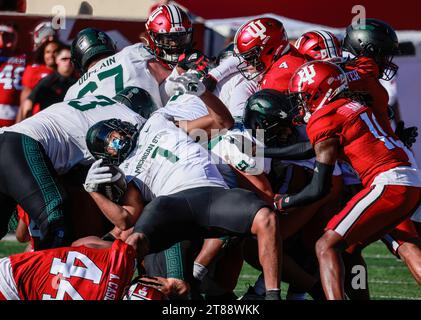 Bloomington, États-Unis. 18 novembre 2023. Le défensif des Spartans du Michigan State Jaden Mangham (1) est attaqué par l'Université de l'Indiana lors d'un match de football universitaire de la NCAA à Bloomington. L'Université de l'Indiana perd contre l'État du Michigan 24-21. Crédit : SOPA Images Limited/Alamy Live News Banque D'Images