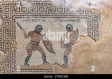 Mosaïque de deux gladiateurs, Margarites (à gauche) et Hellenikos (à droite), fin du 3e siècle de notre ère, Maison des gladiateurs, Kourion (Chypre) Banque D'Images