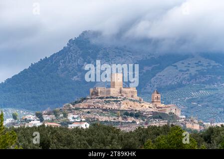 Château d'Alcaudete, Jaén, construit par les Arabes sur une fortification romaine. Banque D'Images