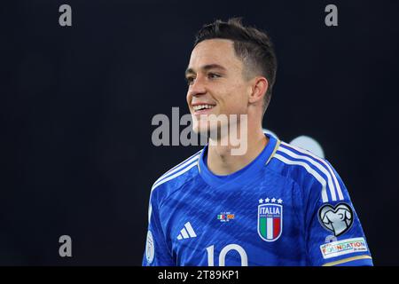 Rome, Italie. 17 novembre 2023. Giacomo Raspadori d'Italie sourit lors de l'UEFA Euro 2024, qualifications, match de football du groupe C entre l'Italie et la Macédoine du Nord le 17 novembre 2023 au Stadio Olimpico à Rome, Italie - photo Federico Proietti/DPPI crédit : DPPI Media/Alamy Live News Banque D'Images