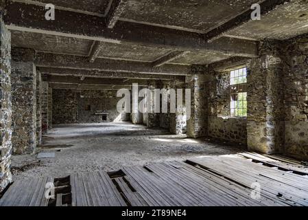 L'intérieur de l'hôtel abandonné Berengaria dans les montagnes de Troodos. Chypre Banque D'Images