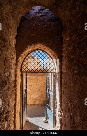 Entrée au château de Lanjaron ou également connu sous le nom de château des Maures dans la ville de Lanjaron. Banque D'Images