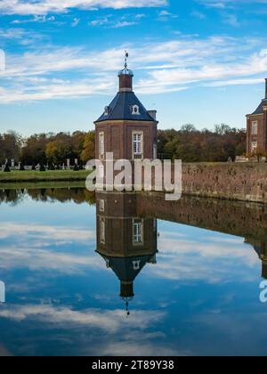 Palais dans la ville de Nordkirchen en Allemagne, vue de l'aile sud-est. Banque D'Images