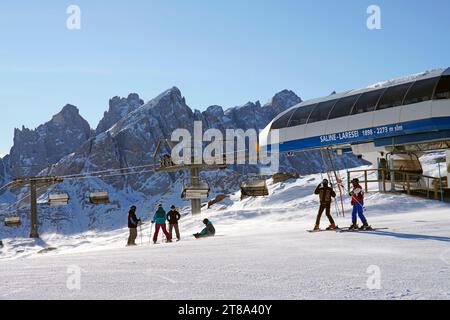 Domaine skiable Passo San Pellegrino-Falcade, Tre Valli,Pala Group,Dolomites Group,Provinze Belluno,Italie,skieurs Banque D'Images