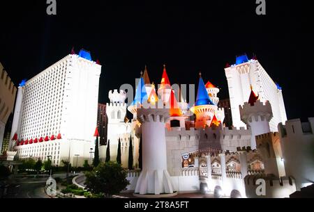 Las Vegas, Nevada, États-Unis - 9 novembre 2023 : Excalibur Resort Hotel à Las Vegas la nuit Banque D'Images
