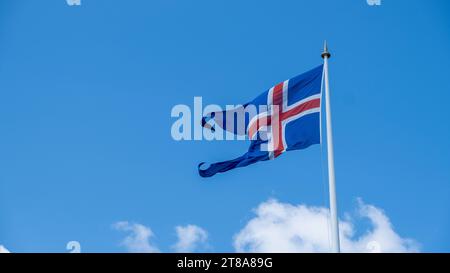 Drapeau officiel de la nation islandaise, parc national de Thingvellir, sud-ouest de l'Islande - Islande, Europe Banque D'Images