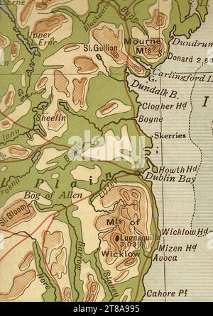 Une ancienne carte géographique en couleur sépia de l'Irlande montrant Dublin et la côte est. Banque D'Images