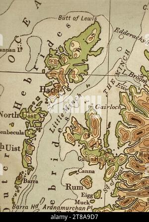 Une ancienne carte géographique en couleur sépia de l'Écosse montrant les Hébrides extérieures. Banque D'Images