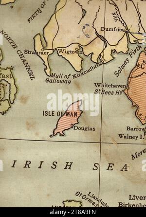 Une ancienne carte en couleur sépia politique de l'Angleterre et du pays de Galles montrant l'île de Man Banque D'Images