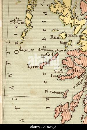 Une ancienne carte en couleur sépia politique de l'Écosse montrant les Hébrides intérieures. Banque D'Images