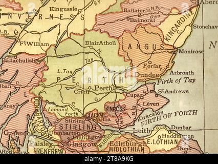 Une ancienne carte en couleur sépia politique de l'Écosse montrant le Firth of Forth. Banque D'Images