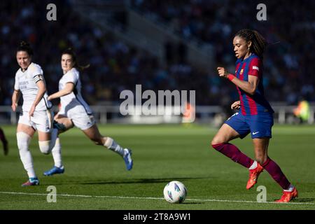 Barcelone, Espagne. 19 novembre 2023. BARCELONE, ESPAGNE - NOVEMBRE 19 : .Salma Paralluelo du FC Barcelone pendant le match de Liga F entre le FC Barcelone et le Real Madrid au Estadi Olimpic Lluis Companys le 19 novembre 2023 à Barcelone, Espagne (crédit image : © Gerard Franco/DAX via ZUMA Press Wire) USAGE ÉDITORIAL UNIQUEMENT! Non destiné à UN USAGE commercial ! Banque D'Images