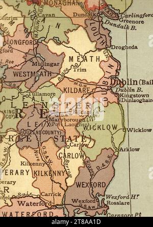 Une ancienne carte en sépia politique montrant Dublin et la côte est de l'Irlande. Banque D'Images