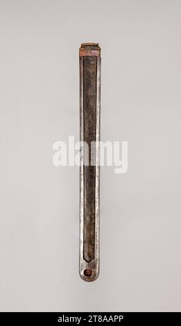 Scabbard pour Sword, années 1800 Inde, Bhoutan. Fer avec dorure et cuir ; total : 52,1 cm (20 1/2 po) ; lame : 42,6 cm (16 3/4 po). Banque D'Images